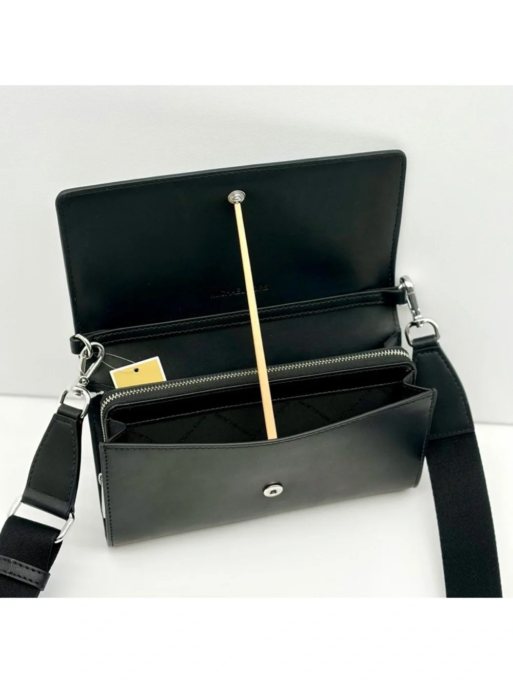 MICHAEL KORS Jet Set Travel Ombré. Crossbody Zip Around Wallet Black
